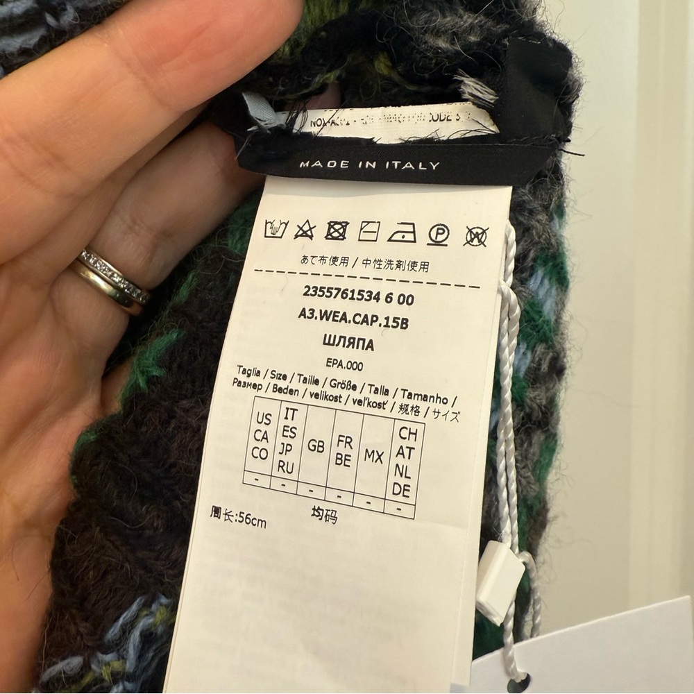 Weekend Max Mara Label-cut Bennie Hat with Pon Pon Size: OS Fall/ Winter/Holiday - Picture 11 of 13